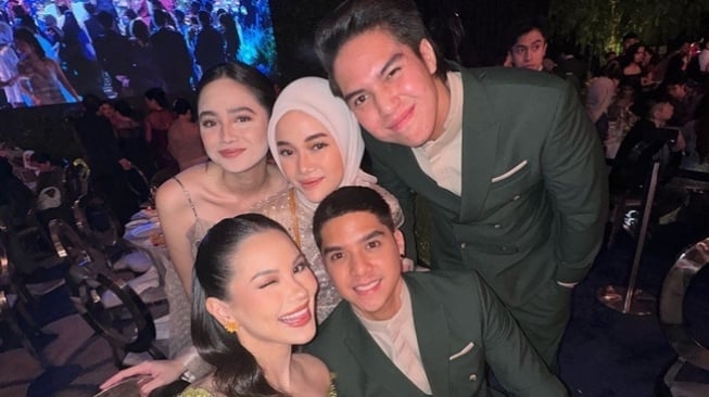 Gaya Pacaran El Rumi dan Syifa Hadju (instagram/@elsyifa_pages)