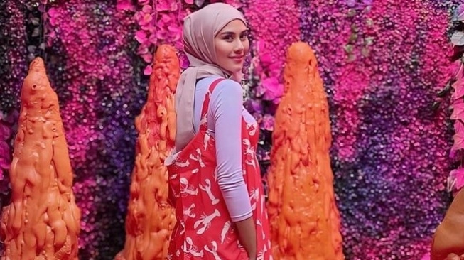 Pesona Syahnaz Sadiqah Pakai Hijab (instagram/syahnazs)