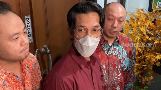 Masih Sakit, Edward Akbar Bela-belain Datang ke Sidang Cerai Demi Bisa Rujuk dengan Kimberly Ryder