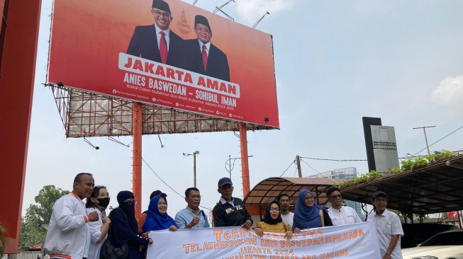 Sekelompok warga Jakarta pendukung Anies Baswedan mendatangi Kantor DPP PKS di Jalan TB Simatupang, Jakarta Selatan, Rabu (7/8/2024). (Foto dok. pendukung Anies)