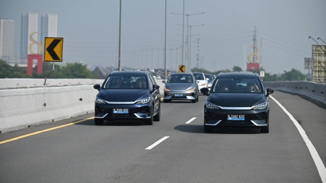 BYD M6, dengan desain Dragon Head, menawarkan kenyamanan, tenaga dan kecanggihan. Mobil listrik 7 penumpang pertama di Indonesia. [Dok BYD]