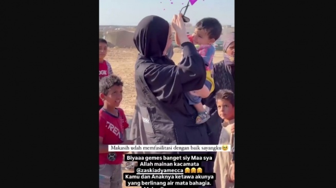 Zaskia Adya Mecca dan anak-anak Palestina (Instagram/zaskiadyamecca)