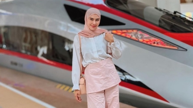 10 Pesona Syahnaz Sadiqah Berhijab, Dipuji Kuat Iman daripada Nagita Slavina