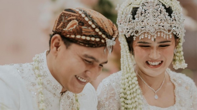Potret Mesra Masayu Clara dan Qausar Harta. (Instagram/masayuclara)