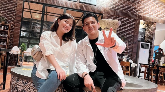 Potret Mesra Masayu Clara dan Qausar Harta. (Instagram/masayuclara)