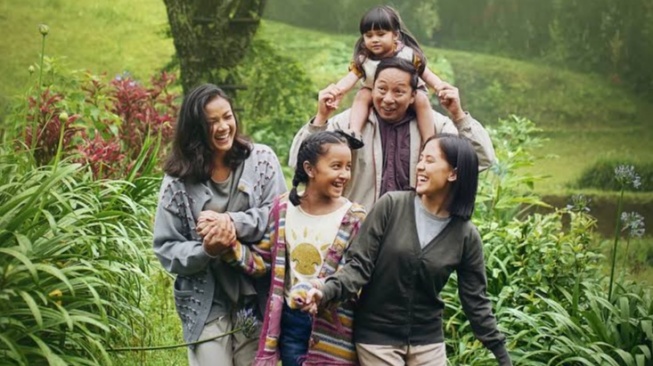 Seru dan Menyentuh! 4 Film Indonesia tentang Keluarga yang Wajib Ditonton