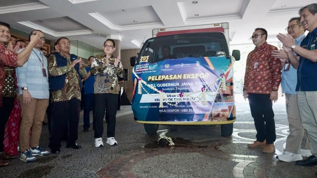 PJ Adhy Lepas Ekspor Produk Unggulan Jatim Senilai Rp1,3 Miliar