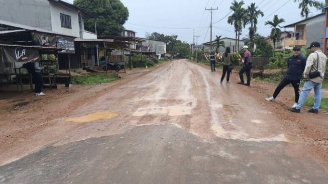 Pembangunan Jalan Sandai-Tanjung Medan Ketapang Senilai Rp15,8 Miliar Dimulai, Target Selesai November 2024