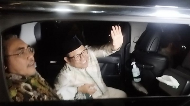 Ketua Umum Partai Kebangkitan Bangsa (PKB) Abdul Muhaimin Iskandar alias Cak Imin menyambangi rumah Ketua Umum Partai Gerindra sekaligus presiden terpilih Prabowo Subianto di kompleks Widya Chandra, Jakarta, Kamis malam. (Antara)