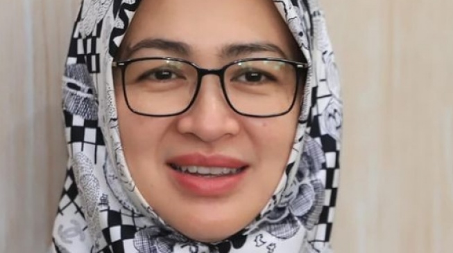 Penampilan Airin Rachmi Diany pakai hijab nan modis. [Airin Rachmi Diany/Instagram]