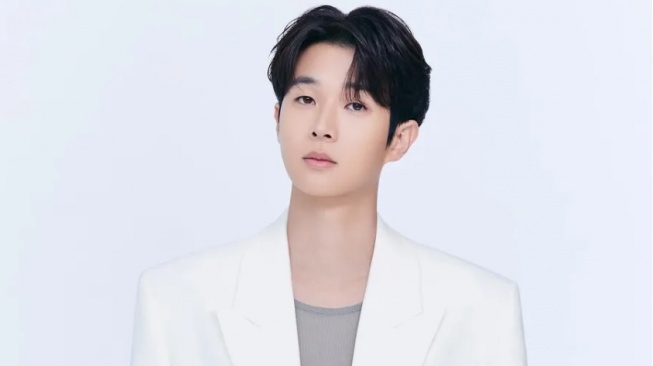 Choi Woo-shik Digaet Berperan Jadi Manusia Raksasa di Drama The Waking