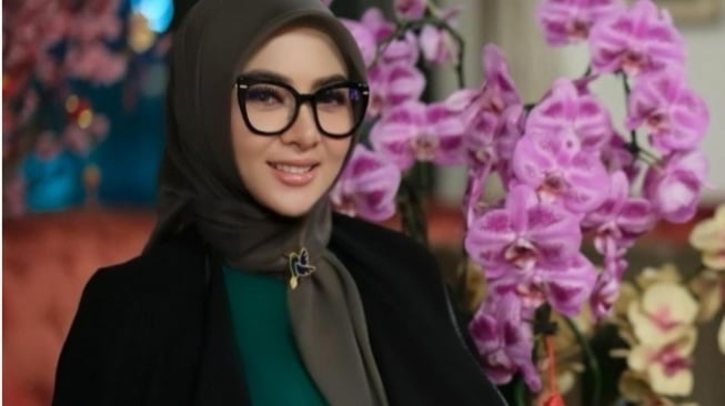 Lulusan Hukum, Gaya Parenting Syahrini ke Princess R Beda dari yang Lain