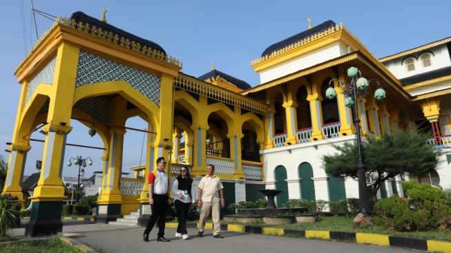 Tampilannya Baru dan Makin Elok, Yuk ke Istana Maimun!