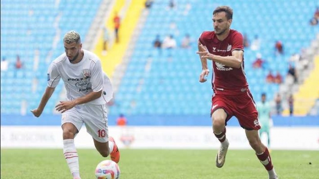 Duel PSM Makassar vs Persis Solo dalam laga pekan pertama BRI Liga 1 2024/2025 di Stadion Batakan, Sabtu (10/8/2024). [Dok. PSM Makassar]