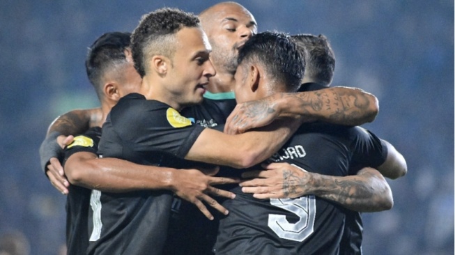 Persib Bandung berhasil mengamankan tiga poin perdana saat menjamu PSBS Biak. (ligaindonesiabaru.com)