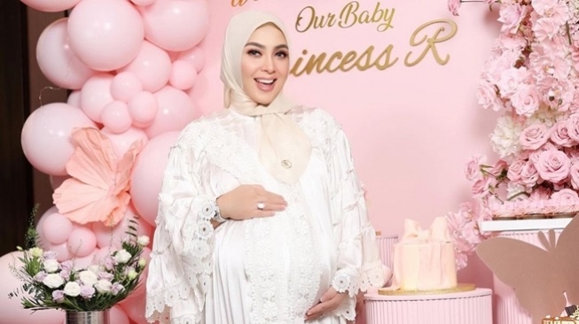 Potret Penampilan Syahrini Before dan After Melahirkan (Instagram/princessyahrini)