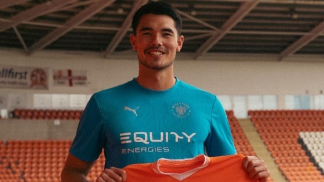 Elkan Baggott Saat Pertama Kali Direkrut oleh Klub Blackpool FC.(Instagram/@elkanbaggott)