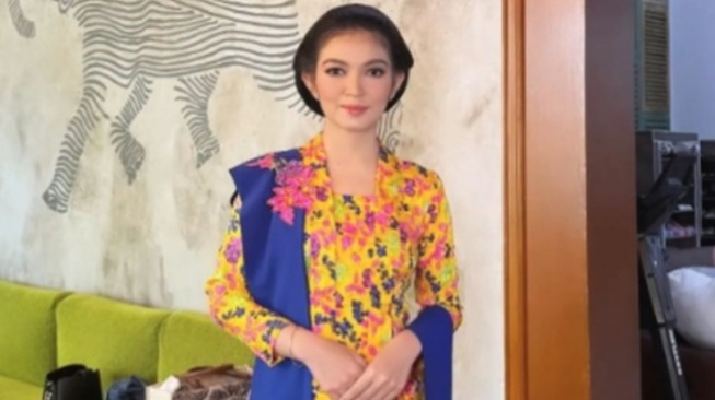 Real Ibu Negara, Style Selvi Ananda di Acara Mitoni Erina Gudono Tak Kalah dari Aurel Hermansyah