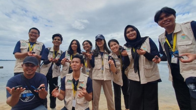 Kisah Para Penjaga Surga Bawah Laut di Pulau Bunaken: Kerja Nyata UGM dan Inovasi Batok Kelapa