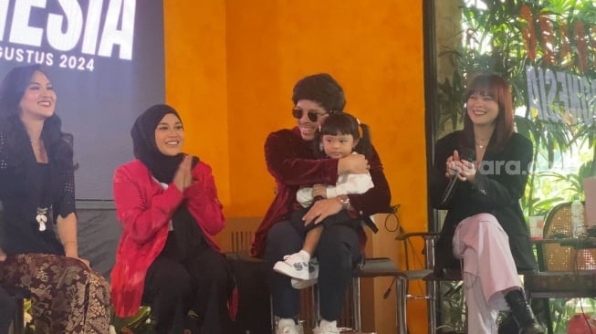 Ameena, anak Atta Halilintar dan Aurel Hermansyah saat bernyanyi di acara konferensi pers yang digelar di kawasan Kemang, Jakarta Selatan, Senin (12/8/2024) [Suara.com/Tiara Rosana].