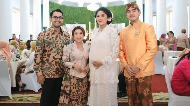 Gaya Artis Hadiri Tasyakuran 7 Bulan Kehamilan Erina Gudono (Instagram/@kikysaputrii)