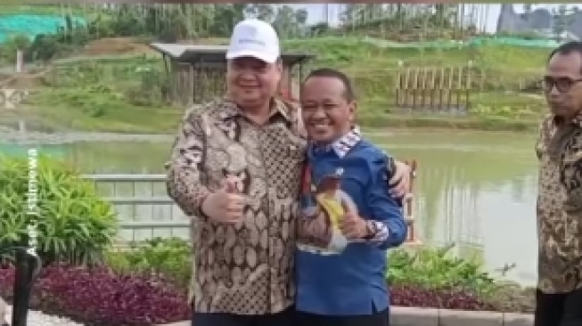 Trending usai Mundur dari Golkar! Video Airlangga Ledek Bahlil Lahadalia Ambil Kursi Viral: Ngakak Bareng tapi...