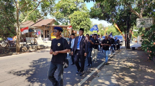 Jalan Kaki Usai Dilantik, Keluarga Ini Berhasil Tempatkan 3 Anggotanya Duduki Kursi DPRD Gunungkidul