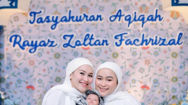 Ayu Ting Ting dan Assyifa Nuraini di Acara Aqiqah (Instagram)