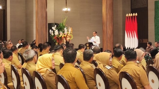 Perdana Kumpulkan Ratusan Kepala Daerah di Istana Negara IKN, Jokowi Langsung Bertanya Ini