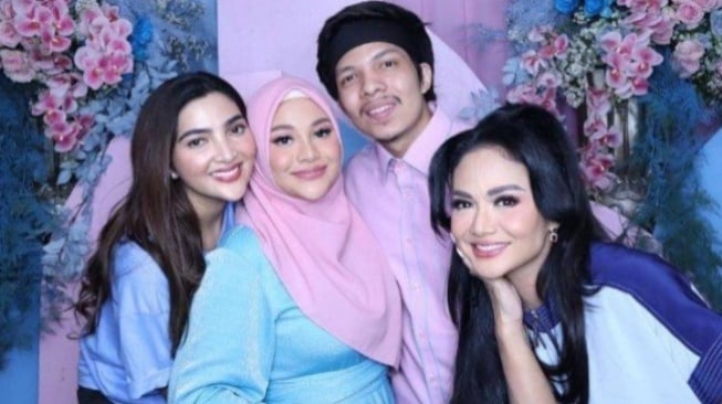 Gegara Atta Halilintar Diisukan Gugat Cerai Aurel Hermansyah, Ashanty Kena Tegur