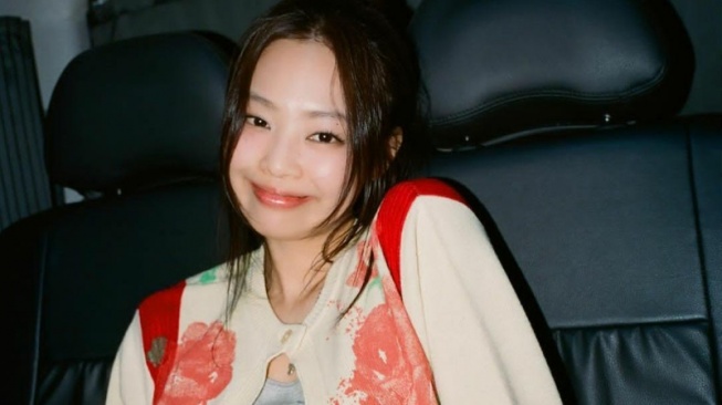 4 Inspirasi OOTD Kasual ala Jennie BLACKPINK, Bikin Gayamu Keren Maksimal!