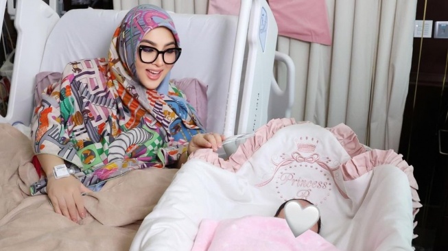 Momen lahiran Syahrini [instagram/@princessyahrini]