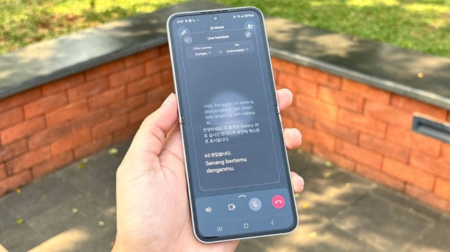 Fitur Live Translate di Galaxy Z Flip6. (Samsung)