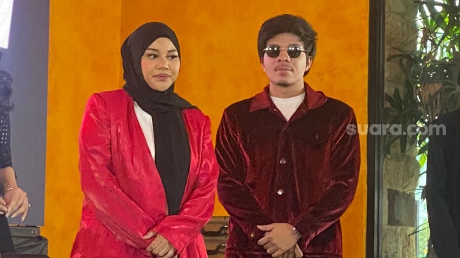 Senggol Keluarga Fuji, Atta Halilintar dan Aurel Hermansyah Kehilangan Ratusan Ribu Followers Instagram?