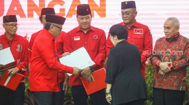 Ketua Umum PDI Perjuangan Megawati Soekarnoputri memberikan pidato saat acara Pengumuman Bakal Calon Kepala Daerah di Kantor DPP PDIP, Jakarta, Rabu (14/8/2024). [Suara.com/Alfian Winanto]