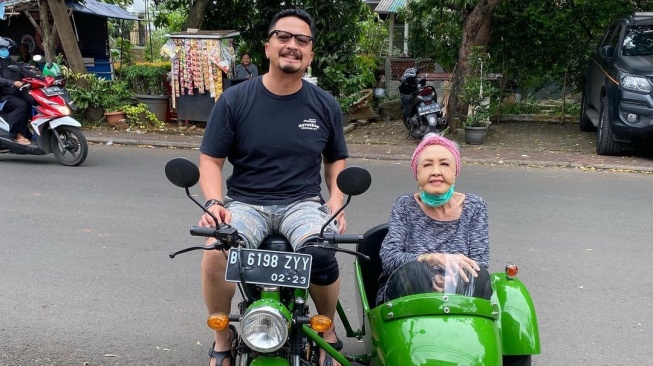 Sedang di Luar Kota, Ferry Maryadi Tak Bisa Temani Detik-Detik sang Ibu Meninggal Dunia