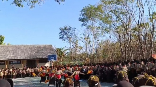 BRAAKK! 19 Pelajar di Wonogiri Tertimpa Pohon Tumbang Saat Upacara Hari Pramuka, Begini Ceritanya