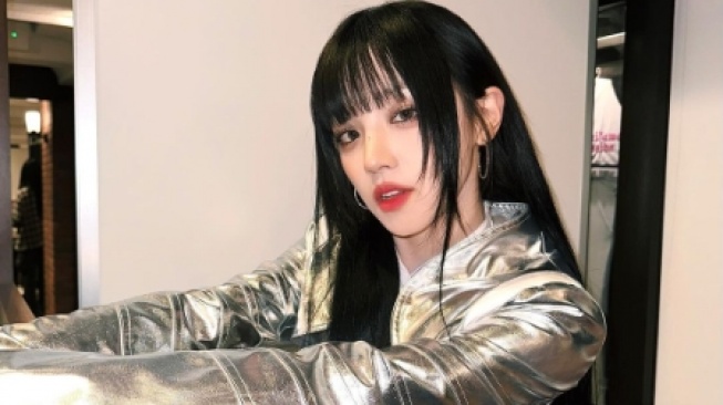 5 OOTD Hangout ala Yuqi (G)I-DLE, Auto Jadi Pusat Perhatian!