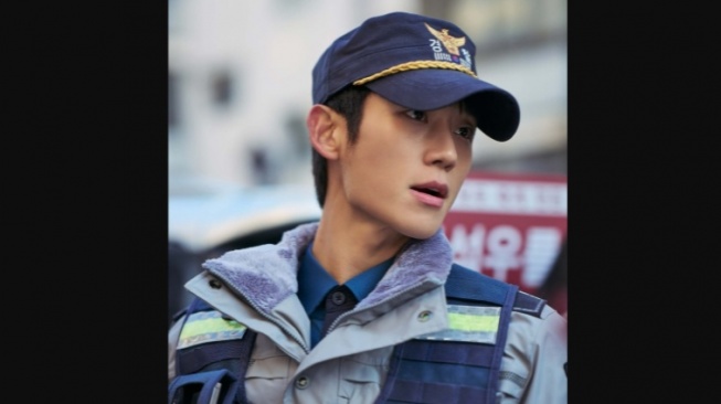 Jung Hae In Tampil Gagah dengan Seragam Polisi dalam Drama Korea 'I, the Executioner'