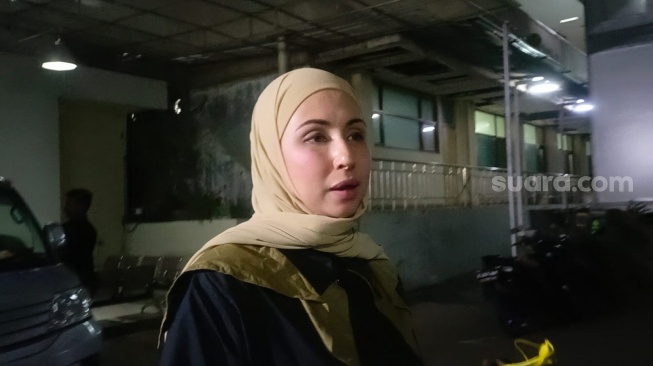 Deswita Maharani Ungkap Penyebab Wafatnya Sang Mertua, Ibunda Ferry Maryadi