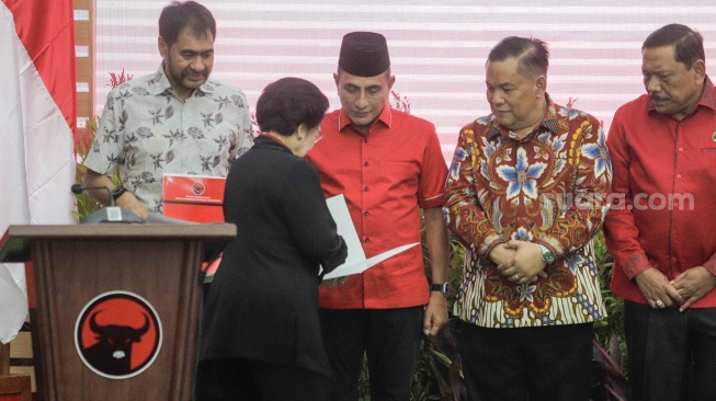 Ketua Umum PDI Perjuangan Megawati Soekarnoputri memberikan pidato saat acara Pengumuman Bakal Calon Kepala Daerah di Kantor DPP PDIP, Jakarta, Rabu (14/8/2024). [Suara.com/Alfian Winanto]