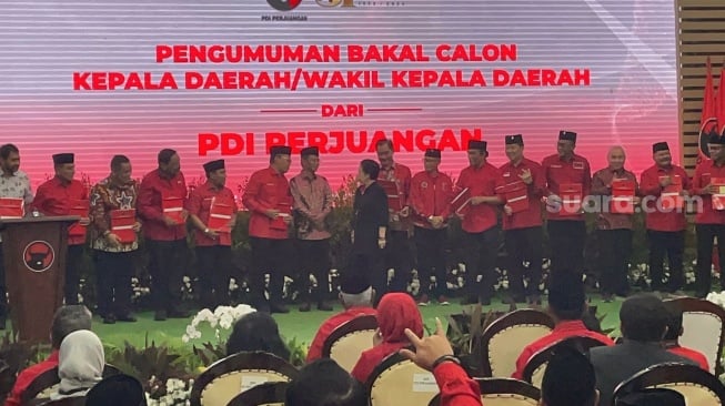 Megawati Beri SK Dukungan ke Cagub-Cawagub di 13 Provinsi untuk Pilkada, Ada Edy Rahmayadi hingga Isran Noor