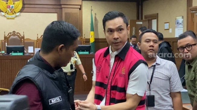 Rapi Paripurna di Sidang Korupsi Timah, OOTD Harvey Moeis Hampir 5 Kali Lipat UMR Jakarta