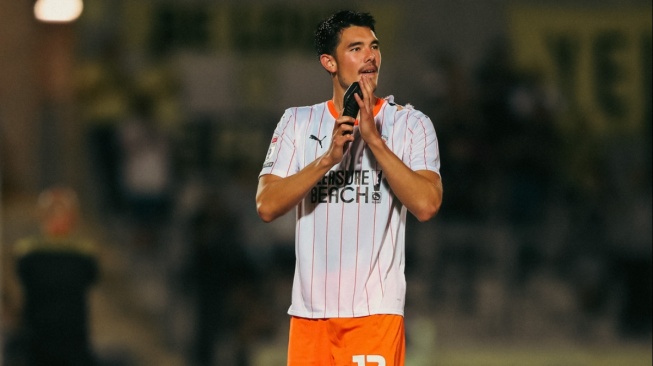 Media Inggris berikan pujian terhadap debut Elkan Baggott yang apik di Blackpool FC. (X/@BlackpoolFC)