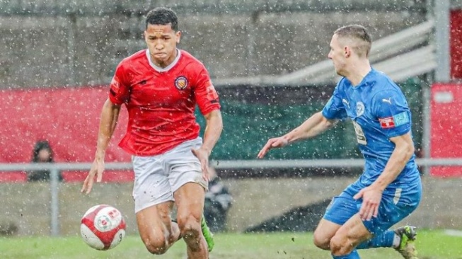 Potret pemain berdarah Batak Toba Joseph Ferguson Simatupang  yang main di FC United [Instagram]