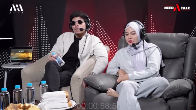 Potret Aurel Hermansyah dan Atta Halilintar sedang membawakan podcast Need A Talk (YouTube/Need A Talk)