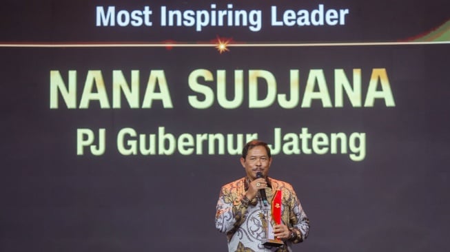 Catatkan Kinerja Positif, Nana Sudjana Raih Penghargaan Most Inspiring Leader