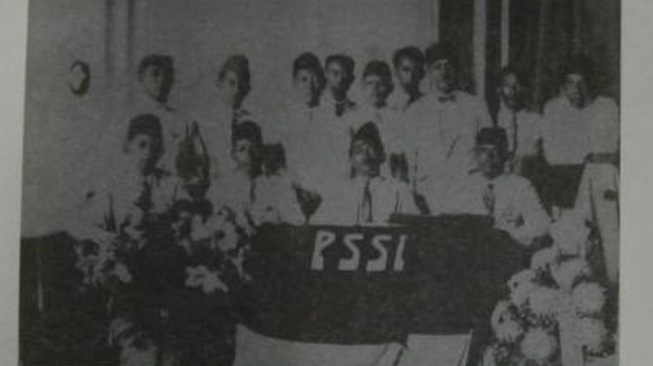 Pengurus PSSI pertama era Soeratin Sosrosoegondo (pii.or.id)