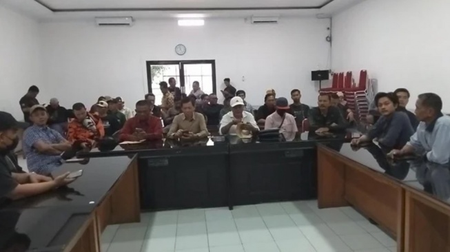 Waduh! Dua Caleg PDIP Suara Terbanyak di Karanganyar Gagal Dilantik, Massa Geruduk KPU