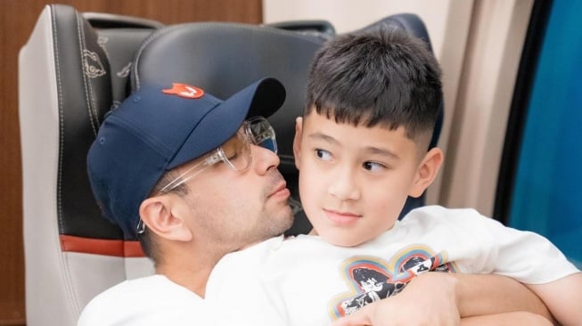 Tak Terlihat Ikut Kasih Surprise Ultah Rafathar, Raffi Ahmad Dicibir Warganet: Lebih Penting Kampanye?